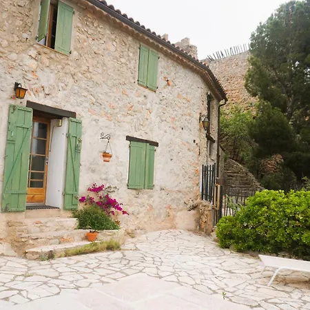Les Volets Verts A Cote Du Chateau Pour 8 Avec Jardin Nyaraló *