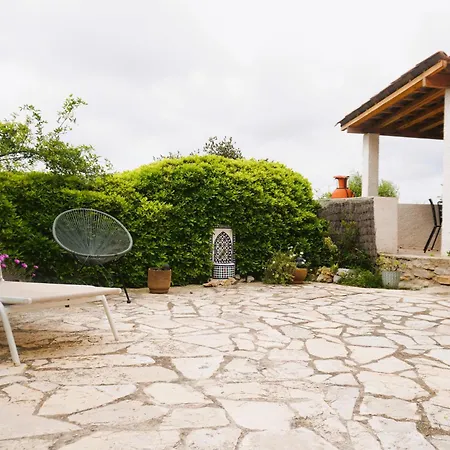Nyaraló Les Volets Verts A Cote Du Chateau Pour 8 Avec Jardin