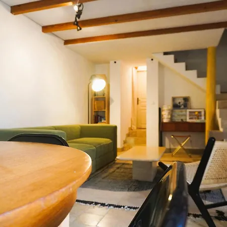 Les Volets Verts A Cote Du Chateau Pour 8 Avec Jardin *